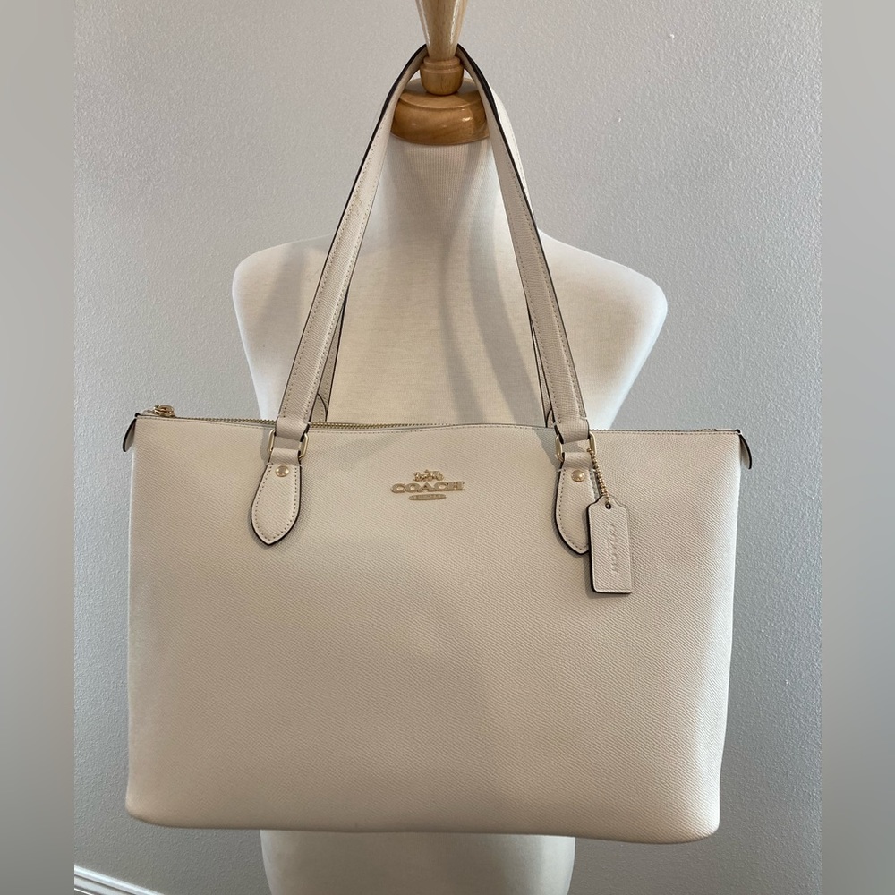 Coach Tote Cream Color Like New